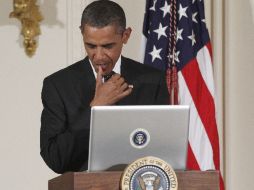 Obama participó en una dinámica para responder a cuestionamientos hechos a través de Internet. AP  /