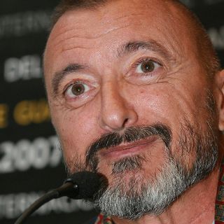 Digitalizan los tres libros más vendidos de Arturo Pérez-Reverte