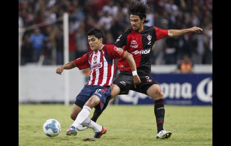 Jugadores de Atlas y Guadalajara, durante partido de la Copa Chivas en el Estadio Jalisco. E.PACHECO  /