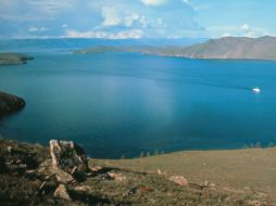 El lago siberiano Baikal acoge una quinta parte de las reservas de agua dulce del planeta. ESPECIAL  /