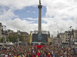 Algunos admiradores están desde hace varios días, pese a las fuertes  lluvias y las frescas temperaturas reinantes. AP  /