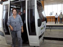 Dilma Rousseff arribó a la cumbre de la colina en una cabina del nuevo teleférico. REUTERS  /