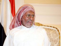 Saleh, apareció en televisión con un aspecto irreconocible, quemaduras en el rostro y el cuerpo inmóvil. EFE  /