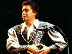 El tenor en una imagen de los años 90. ESPECIAL  /