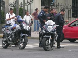 Una patrulla motorizada de la Policía de Guadalajara, fue golpeada en su costado izquierdo. M. PATIÑO  /
