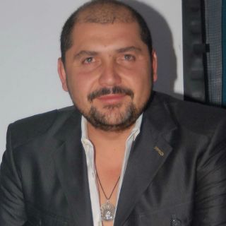 Reyli muestra su lado más tradicional