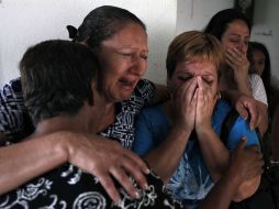 Familiares del mexicano Humberto Leal  lloran tras conocer que no se pudo aplazar la pena de muerte contra el mexicano. REUTERS  /