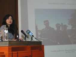 La escritora ecuatoriana Maria del Carmen Marrión durante la presentación en Gijón de la muestra 'Historias fugaces'. EFE  /