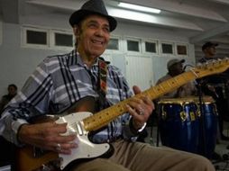 El último trabajo del compositor fue el sencillo 'Blue cha cha' que saldrá a la venta próximamente. ESPECIAL  /