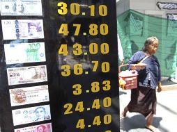 El dólar cae frente a varias divisas mundiales. EFE  /