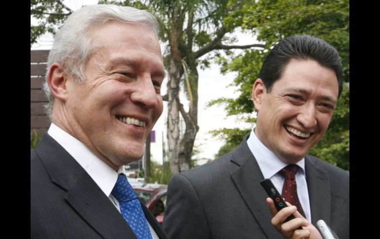 Fernando Guzmán y Alonso Ulloa, tras su reunión para dar a conocer sus intenciones políticas. M. FREYRIA  /
