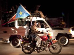 Personas celebran la independencia de Sudán del Sur en Yuba. EFE  /