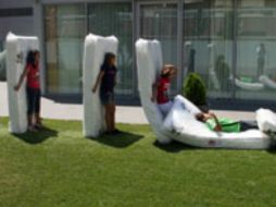 En total cayeron 526 colchones en el paseo Ramón y Cajal de Huesca, de manera consecutiva y sin fallo. ESPECIAL  /