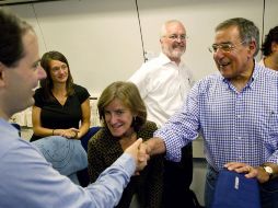 Leon Panetta (der.), secretario estadounidense de Defensa. AP  /