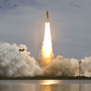 Despiertan a astronautas de manera especial