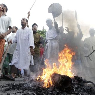 Unos 70 heridos en protestas durante una huelga religiosa en Bangladesh