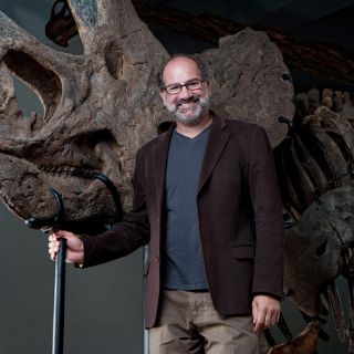 Los dinosaurios enseñan los dientes en una ambiciosa muestra