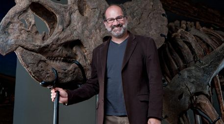 El paleontólogo Luis Chiappe, director del NHM y padre de la exposición. EFE  /