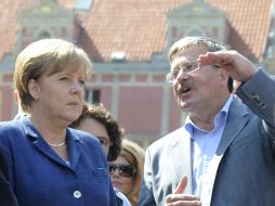 Merkel con el presidente polaco Bronislaw Komorowski. AP  /