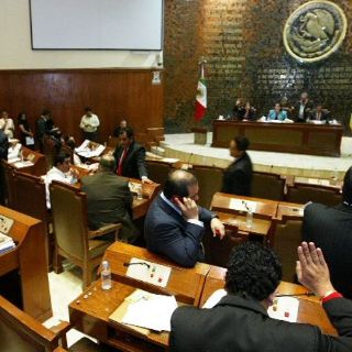 Diputados signan acuerdo para luchar contra la pobreza