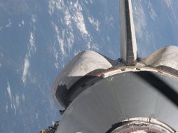 El transbordador Atlantis, en su viaje final, se acopló con éxito a la Estación Espacial Internacional. EFE  /