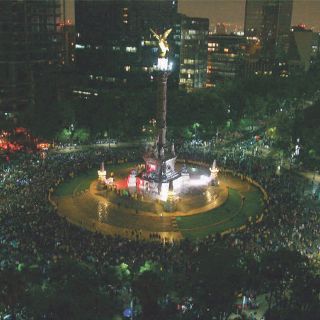 Aficionados celebran en El Ángel pese a la lluvia