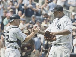 C.C. Sabathia (der.), es felicitado por su catcher Russell Martin, luego de lanzar la joya del partido completo ante los Rays. REUTERS  /