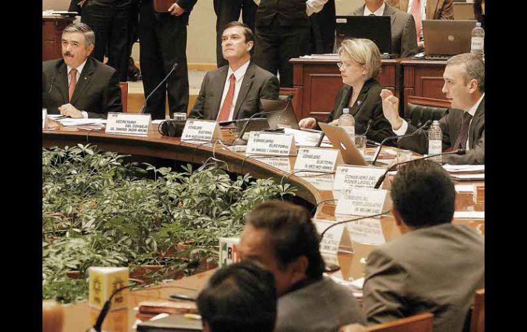 Indican que el IFE está excediéndose en sus facultades sobre el Reglamento de Radio y Televisión. EL UNIVERSAL  /