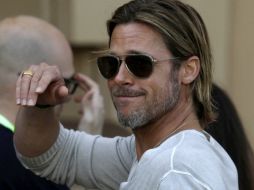 Brad Pitt fue abordado por diversos medios a su llegada a Cancún. AP  /