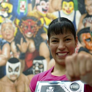 La boxeadora 'Guerrera' Torres recibe galardón