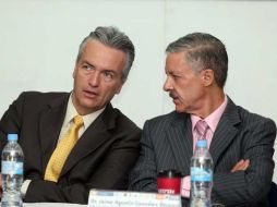 El secretario de salud e Jalisco Alfonso Petersen y el titular de Hospitales Civiles, Jaime A. González. E BARRERA  /