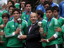 El Presidente Felipe Calderón se reunió en Los Pinos con la Selección Sub-17, campeones del mundo en la categoría. EL UNIVERSAL  /