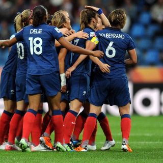 Francia y Japón miden potencial de sus rivales