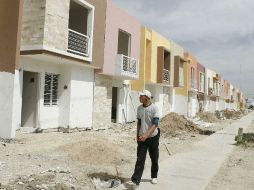 El alcalde Enrique Alfaro prometió regularizar 100% de los fraccionamientos para 2012. ARCHIVO  /