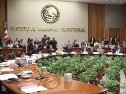 El IFE se mantiene atento para que ningún funcionario haga uso del erario con miras a las elecciones federales de 2012. ARCHIVO  /