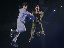 Jacobo Montemayor (izquierda) es el único mexicano que forma parte del elenco de Peter Pan on Ice. S. NÚÑEZ  /