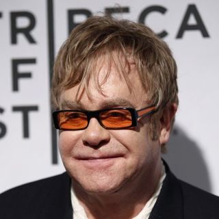 Elton John despierta a los tripulantes del Altantis