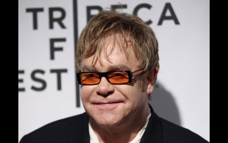 Atlantis, buenos días, aquí Elton John. Les deseamos mucho éxito en su misión dijo el cantante. REUTERS  /