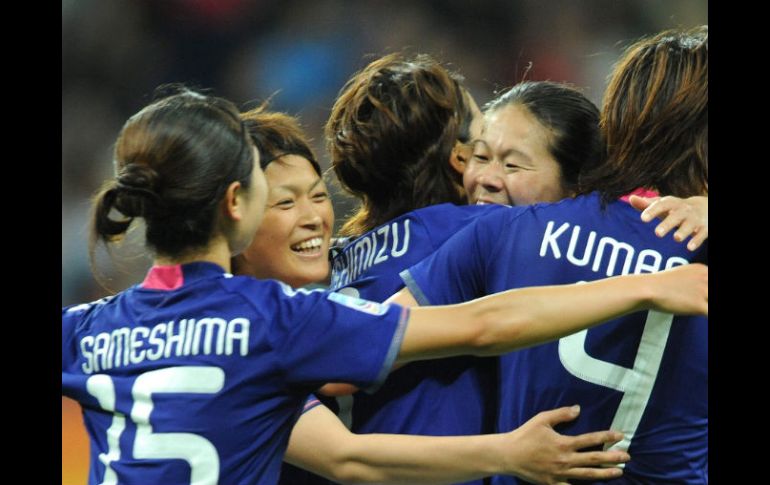 Las jugadoras japonesas celebran la victoria ante Suecia hoy 13 de Julio de 2011, durante la semifinal. EFE  /