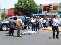 Suman este año 24 muertes vinculadas al transporte público. En la foto un hombre fue atropellado por una unidad de la ruta 15.ARCHIVO  /