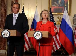 Sergei Lavrov también se reunió con la secretaria de Estado de EU, Hillary Clinton para discutir el tema. AFP  /