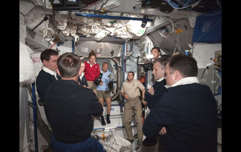 Los astronautas fueron entrevistados por el canal de televisión de la NASA. EFE  /