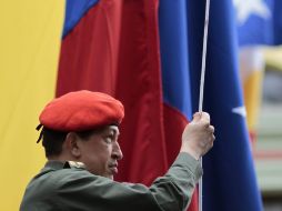 Chávez apareció animado y cantando en un acto de celebración del Bicentenario de la Independencia.  EFE  /