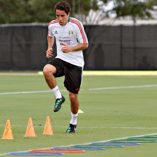 Efraín Juárez busca más actividad en Europa