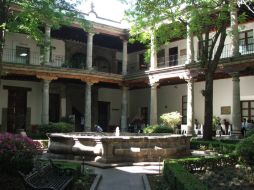 Destacan la labor del filántropo Mayer a través de fotografías, libros, documentos y un interactivo. ESPECIAL  /