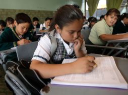 El próximo ciclo escolar, 40 mil planteles recibirán clases de inglés. ARCHIVO  /