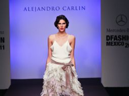 Los diseños de Alejandro Carlín se enfatizan en resaltar las siluetas femeninas con toques de glamour y elegancia.  /