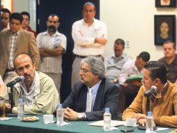 Benjamín Mora, de Metrópolis de México; Carlos Enríquez Martínez, del Colegio de Arquitectos, y el diputado Salvador Barajas.A. CAMACHO  /