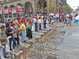 Una manifestación de  artesanos colapsó de las 13:00 a las 18:00 horas las principales vialidades del Centro de la ciudad. S. NÚÑEZ  /