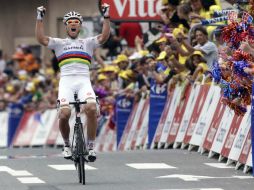 Thor Huwshovd cruza la meta en la decimotercera etapa. REUTERS  /